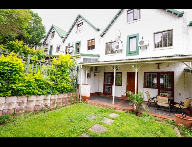 3 BEDROOM TOWNHOUSE TO LET IN MANOR GARDENS